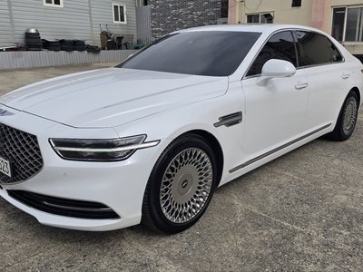 2020 Genesis G90 照片 2