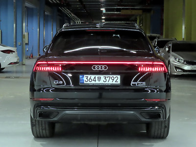 AUDI Q8 - 3
