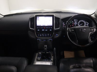 صورة 9 لـ 2017 Toyota LAND CRUISER 200