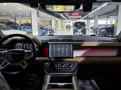 LAND ROVER DEFENDER - 8