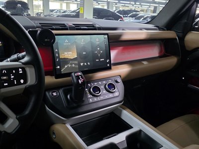 LAND ROVER DEFENDER - 9