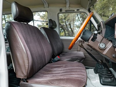 TOYOTA LAND CRUISER 70 - 10