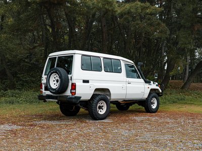 TOYOTA LAND CRUISER 70 - 7