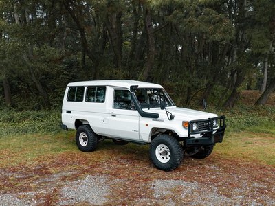 TOYOTA LAND CRUISER 70 - 2