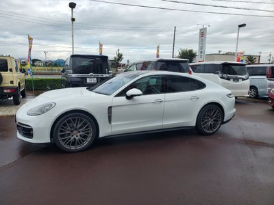 PORSCHE PANAMERA - 3