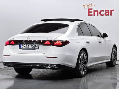 MERCEDES-BENZ E-CLASS - 4