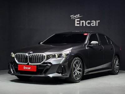 2026 BMW 5 SERIES photo 1
