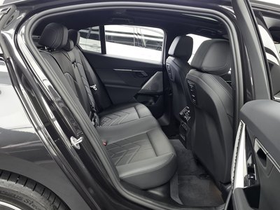 2026 BMW 5 SERIES 缩略图 12