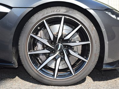 ASTON MARTIN VANTAGE - 10