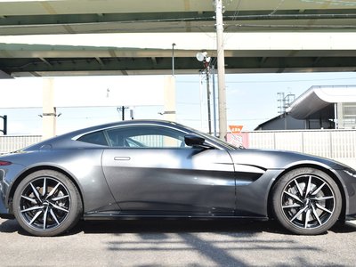 ASTON MARTIN VANTAGE - 9