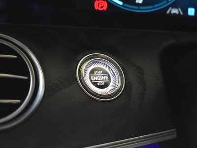 MERCEDES-BENZ E-CLASS - 8