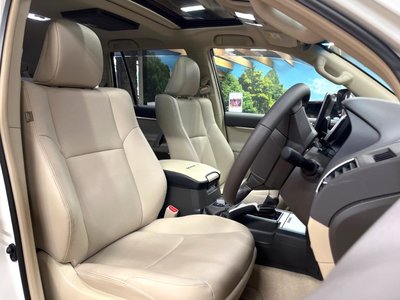 TOYOTA LAND CRUISER PRADO - 8