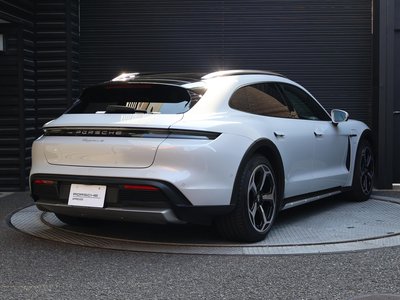 2024 Porsche TAYCAN photo 2
