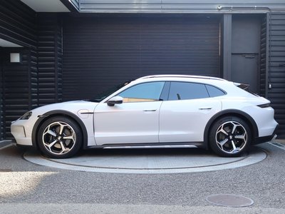 2024 Porsche TAYCAN photo 7