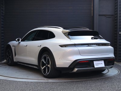 2024 Porsche TAYCAN photo 8