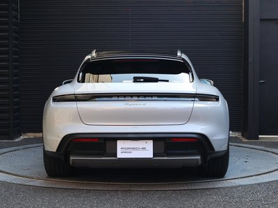 2024 Porsche TAYCAN photo 9