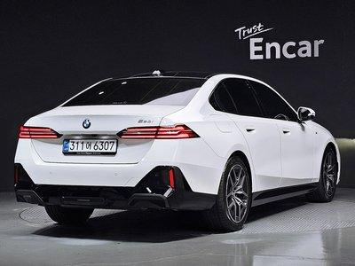 2025 BMW 5 SERIES 照片 3