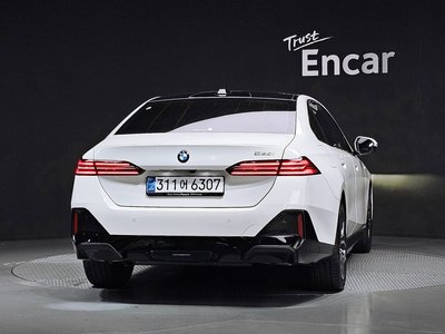 2025 BMW 5 SERIES 照片 4