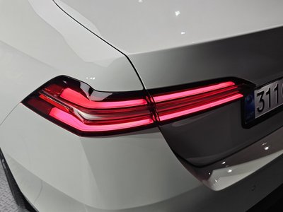 2025 BMW 5 SERIES 照片 10