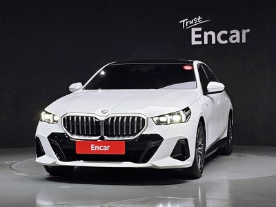 2025 BMW 5 SERIES 照片 2