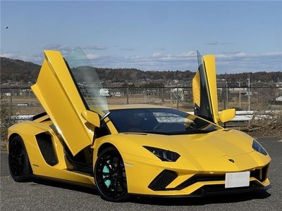 LAMBORGHINI AVENTADOR - 1