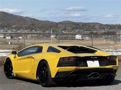 LAMBORGHINI AVENTADOR - 2