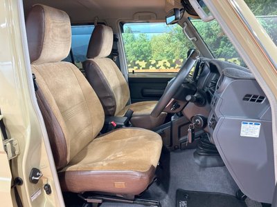 TOYOTA LAND CRUISER 70 - 8