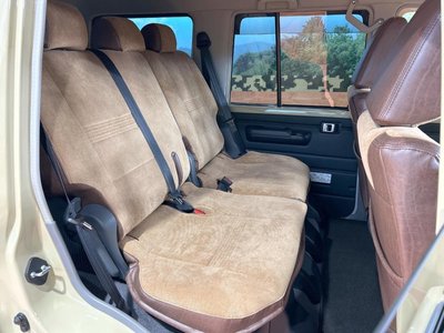 TOYOTA LAND CRUISER 70 - 9