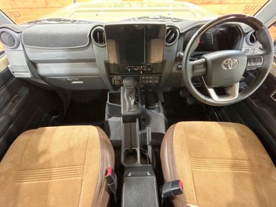 TOYOTA LAND CRUISER 70 - 2