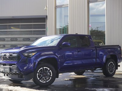 TOYOTA TACOMA - 3