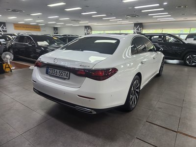 صورة 4 لـ 2025 Mercedes-BENZ E-CLASS