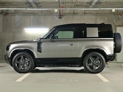 LAND ROVER DEFENDER - 10