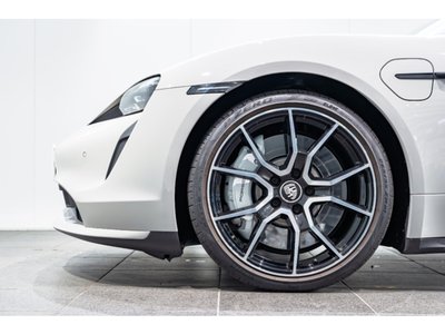 صورة 10 لـ 2023 Porsche TAYCAN
