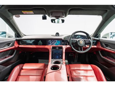 صورة 7 لـ 2023 Porsche TAYCAN
