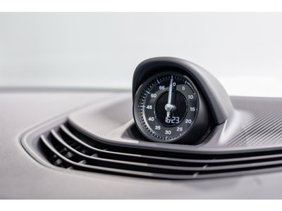 صورة 9 لـ 2023 Porsche TAYCAN