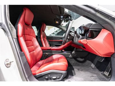 صورة 3 لـ 2023 Porsche TAYCAN
