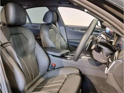 صورة 4 لـ 2023 BMW 5 SERIES