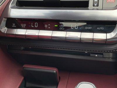 2021 Lexus LC — миниатюра 26