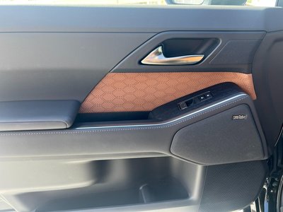 2025 Lexus GX — миниатюра 25