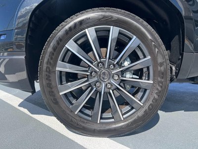 2025 Lexus GX — миниатюра 18