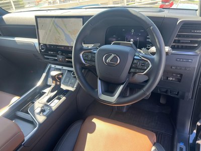 2025 Lexus GX — миниатюра 33