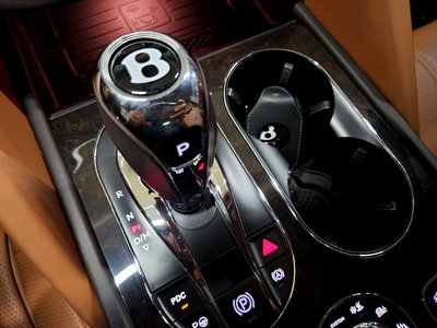 BENTLEY BENTAYGA - 9