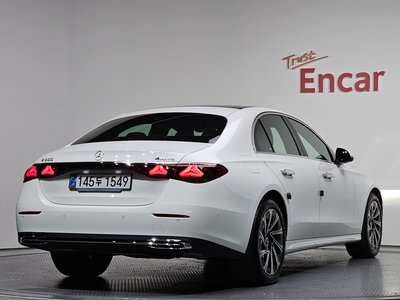 MERCEDES-BENZ E-CLASS - 2