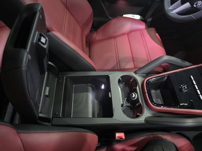 صورة 9 لـ 2025 Porsche CAYENNE