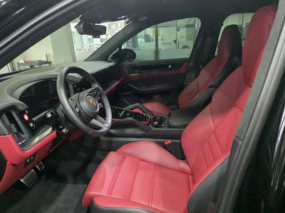 صورة 10 لـ 2025 Porsche CAYENNE