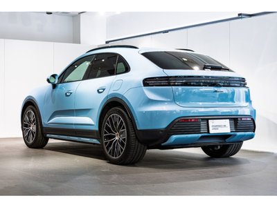 PORSCHE MACAN - 2