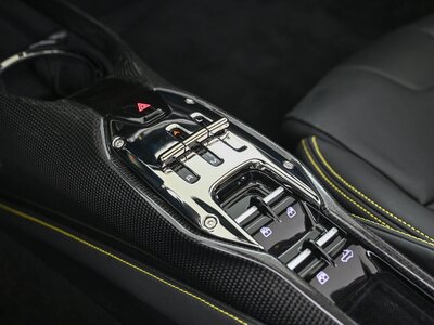 2023 Ferrari SF90 SPIDER thumbnail 18