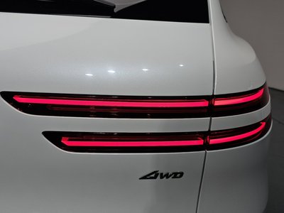2024 Genesis GV70 thumbnail 11