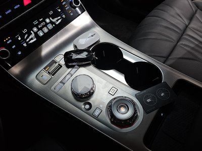 2024 Genesis GV70 thumbnail 13