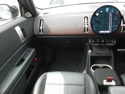 2024 MINI COOPER COUNTRYMAN photo 8